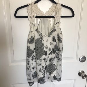 3/$12💜Floral Tank Top